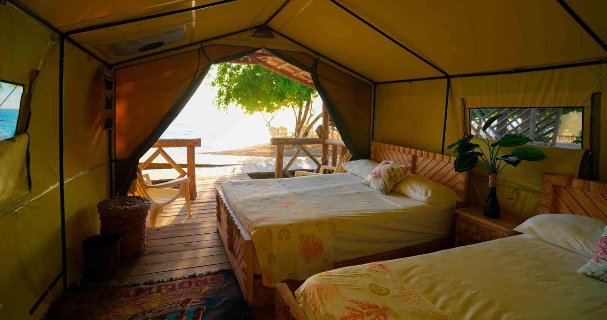 Glamping Ecolodge Cueva De Las Aguilas 佩德纳莱斯 外观 照片