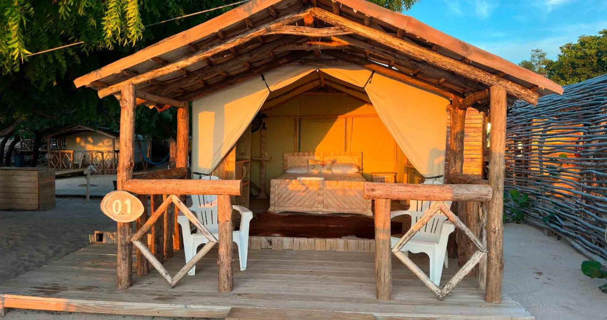 Glamping Ecolodge Cueva De Las Aguilas 佩德纳莱斯 外观 照片