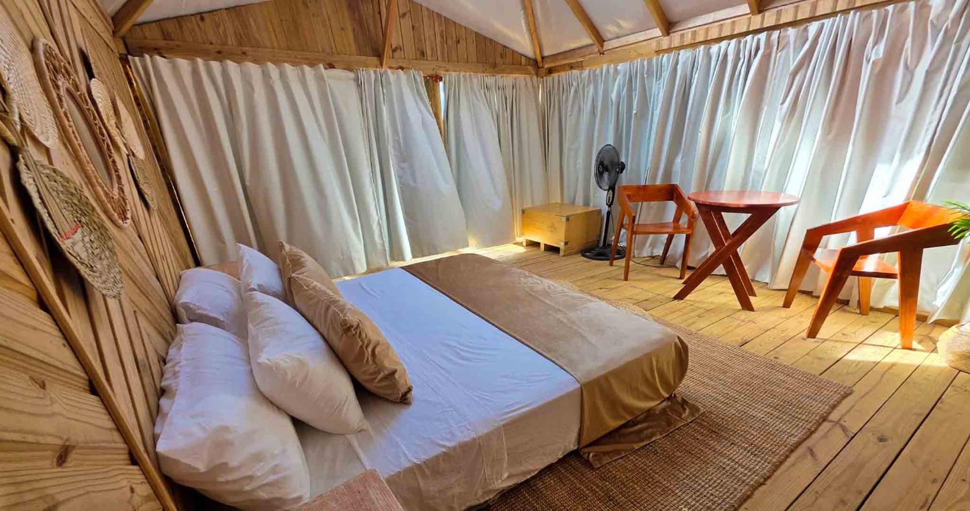 Glamping Ecolodge Cueva De Las Aguilas 佩德纳莱斯 外观 照片